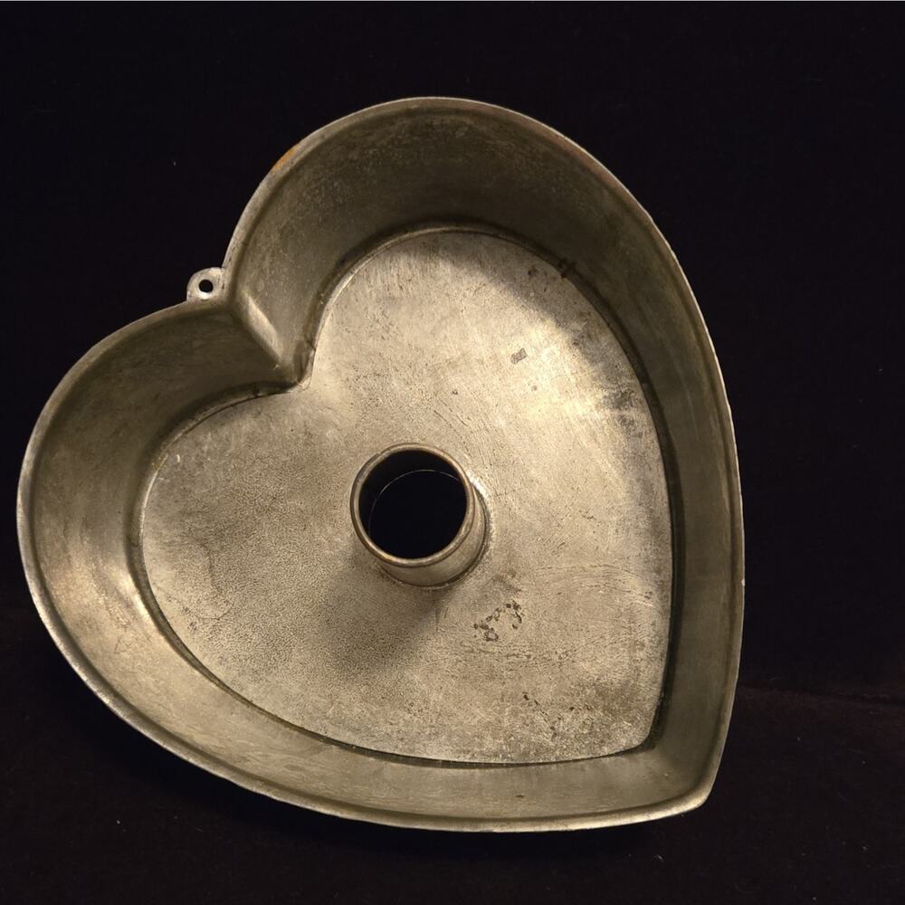 Silver Metal Heart-Shaped Cake Pan w/ Center Tube, 1 Hole (Bundt Style)